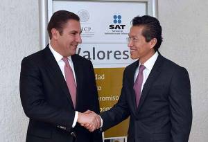 Gobernador de Puebla se reúne con el jefe del SAT, Aristóteles Núñez