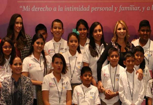 Dinorah López de Gali acompaña a Angélica Rivera en taller a favor de derechos de los niños