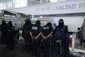 Juez ratifica detención de policías coludidos con huachicoleros