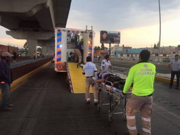 Tráiler hace carambola en autopista México-Puebla; cinco heridos
