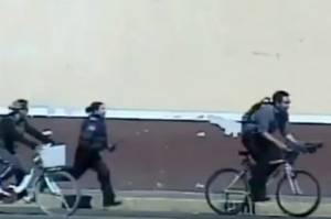VIDEO: Mujer policía persigue y atrapa a ladrón de bicicleta en Cholula