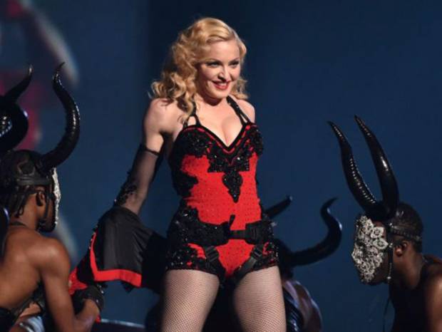 Madonna subió ebria a cantar en Australia y pidió sexo
