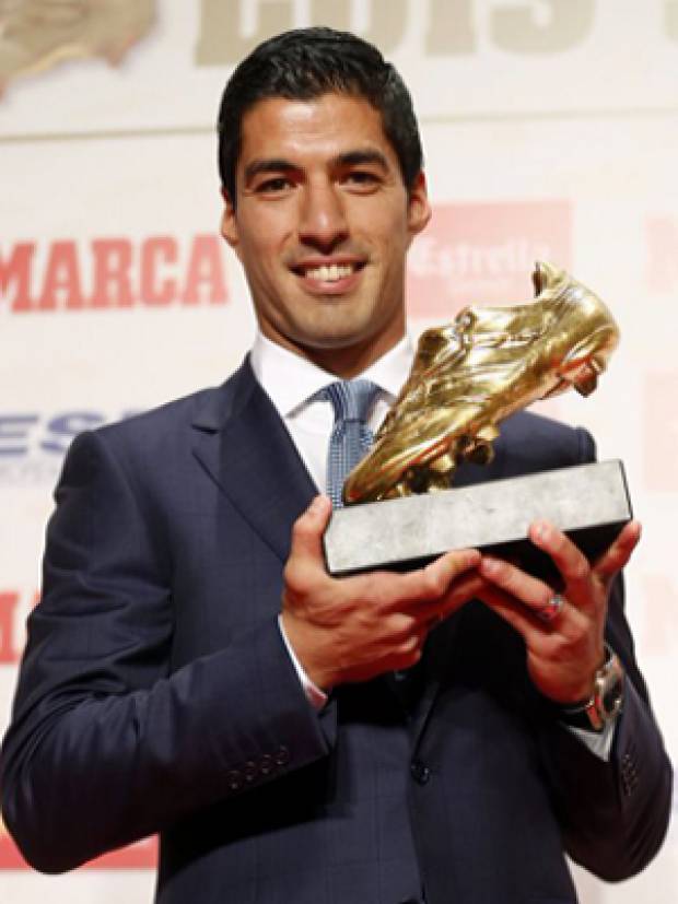 Luis Suárez recibió la Bota de Oro 2015-2016