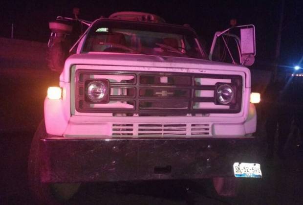 Policía de Puebla localizó pipa con 50 mil litros de gasolina robada