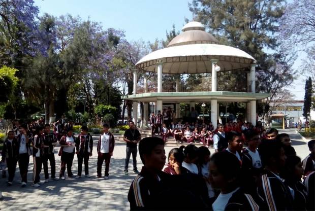 Niños huachicoleros intentan comprar calificaciones en escuela de Puebla