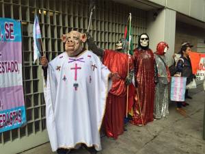 Gays exigen al cardenal Rivera cesar campaña de odio
