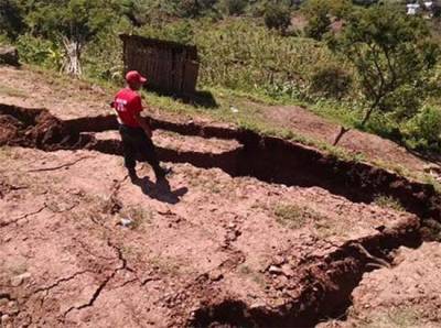 Se desgaja cerro y colapsan 20 casas en montaña de Guerrero