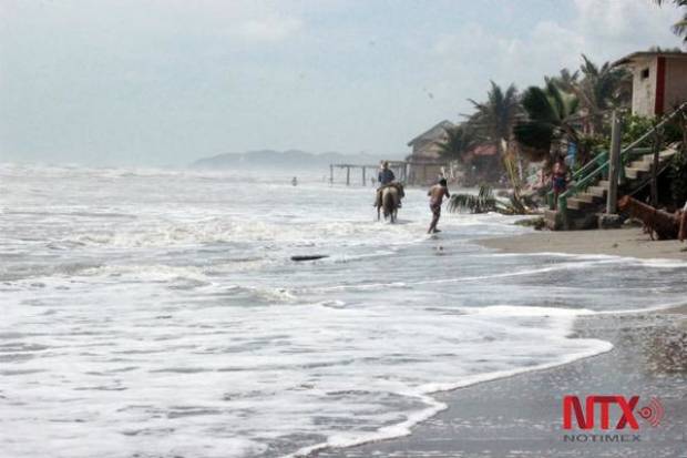 Oleaje por Mar de Fondo deja un desaparecido en Acapulco