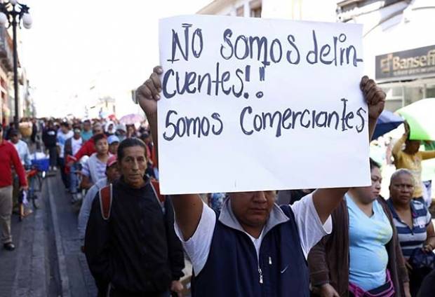 Ambulantes y ladrones coludidos en el centro de Puebla, acusan
