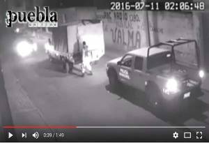 Video exhibe participación de policías de Amozoc con chupaductos