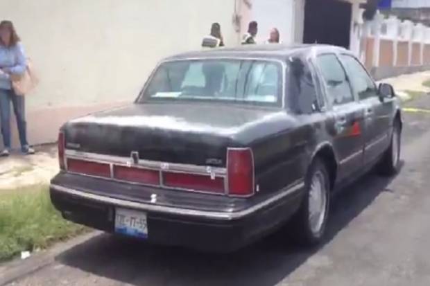 Localizan encajuelado en su vehículo a hombre desaparecido en Puebla