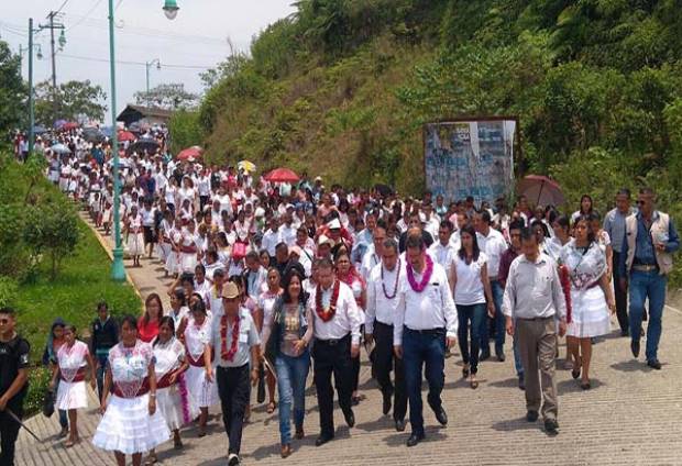 Enrique Doger pone en marcha Feria de la Salud del IMSS en Xicotepec