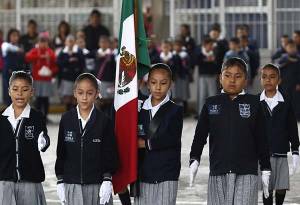 Moreno Valle anuncia entrega de 810 mil uniformes escolares gratuitos en 2016