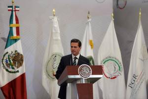 Fuerzas Armadas protegen la soberanía, no son policías: Peña Nieto