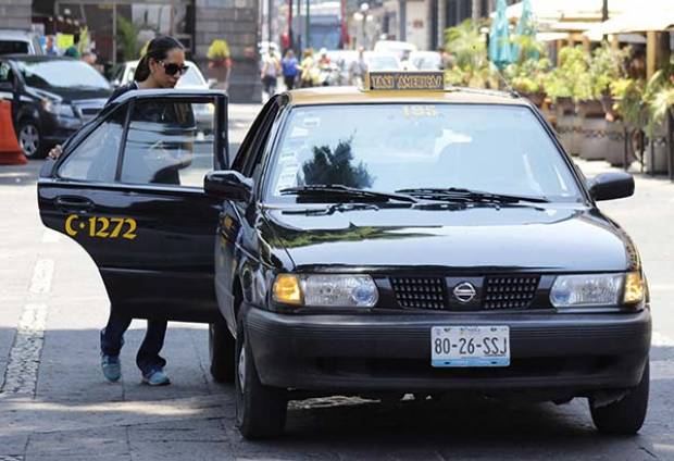 80 quejas anuales contra taxistas en Puebla recibe la SIT