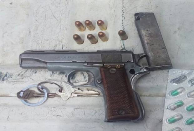 Cayó sujeto con vehículo robado y arma de fuego en Yehualtepec