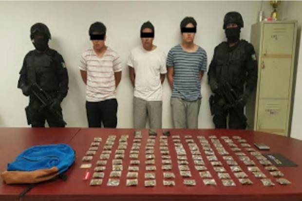 Narcomenudistas detenidos en Puebla con más de 150 dosis de droga