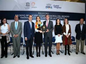 Tony Gali recibe el registro del Archivo Municipal de Puebla como Memoria del Mundo