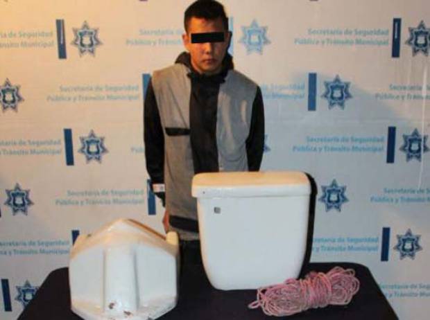 Este delincuente se robó hasta las tazas de baño de una escuela de Puebla