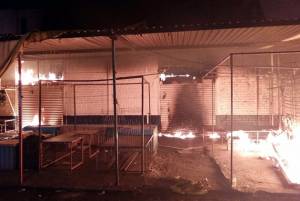 Incendio en locales del mercado La Acocota no deja lesionados