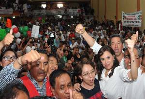 Blanca Alcalá hace campaña en el municipio de Tehuacán