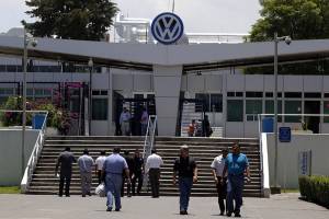 Sindicato de VW analiza propuesta de aumento salarial mutianual