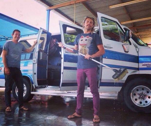 Camioneta calcinada en Sinaloa era de dos surfistas australianos