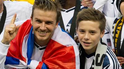 Romeo, hijo de David Beckham, deja el futbol para dedicarse al modelaje