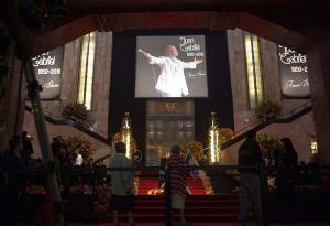 Más de 700 mil mexicanos dijeron adiós a Juan Gabriel en Bellas Artes
