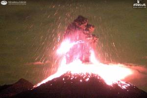 VIDEOS: Así fueron las grandes explosiones del Volcán de Colima