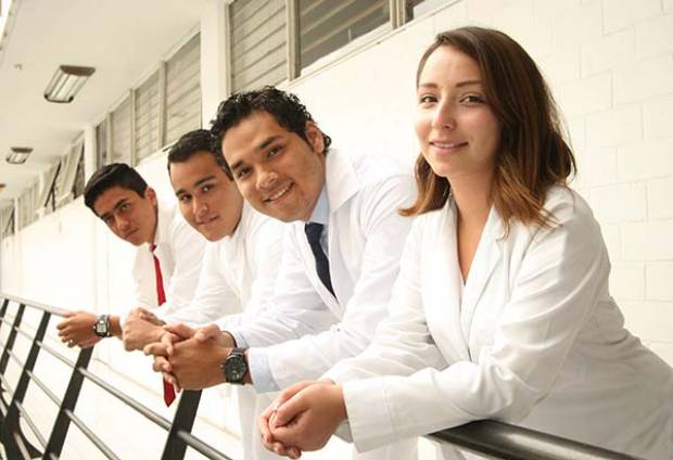 Alumnos de medicina de la BUAP ganan primer lugar nacional en concurso de conocimientos