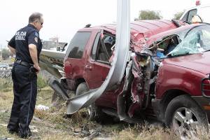 Vuelca camioneta en la autopista México-Puebla; cinco lesionados