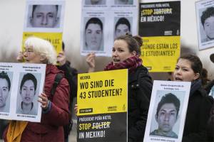 Nueva protesta contra EPN en Alemania por 27 mil desaparecidos