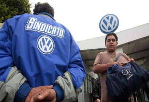 Van 8 planillas tras dirigencia sindical de la empresa Volkswagen de México
