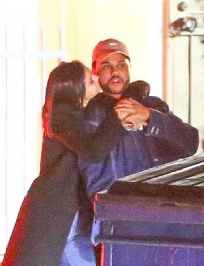 Selena Gomez, captada en pleno beso con The Weeknd