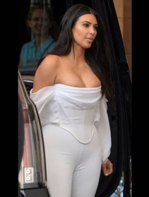FOTOS: Kim Kardashian presumió escote de infarto
