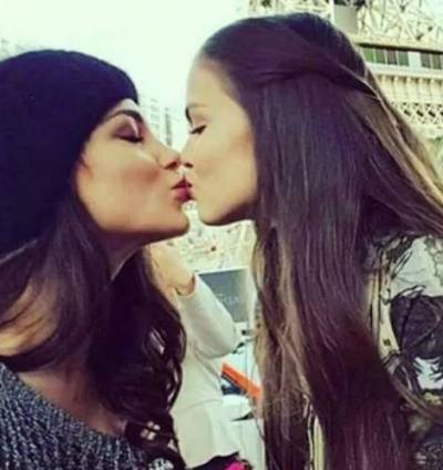 Candidatas a Miss Universo 2016 se besan en protesta contra la homofobia