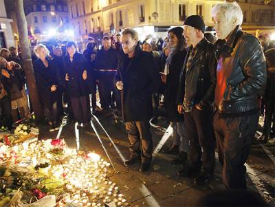 La banda irlandesa U2 honra a las víctimas en el Bataclan de París