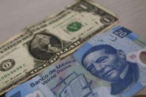Dólar repunta a 19.50 pesos en ventanillas bancarias