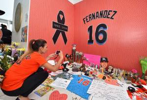 Miles de fans rindieron homenaje al pelotero José Fernández