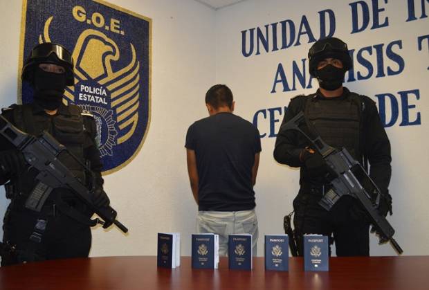 Robó pasaportes de una vivienda, fue capturado por extorsión en Puebla