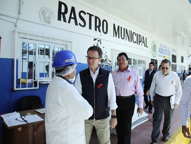 Alcalde Banck supervisa mejoras en Industrial de Abastos Puebla