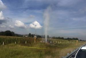 Fuga de combustible alcanza altura de 10 metros en la Puebla-Orizaba