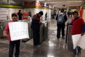En protesta contra gasolinazo dejan pasar gratis en el Metro