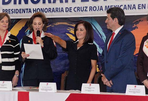 Dinorah López de Gali rinde protesta como presidenta honoraria de Cruz Roja en Puebla