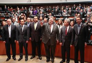Senado ratifica a Casterns por seis años más en Banco de México