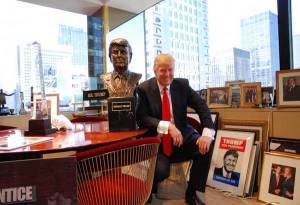 Poblano hizo escultura de bronce a Donald Trump en 2011