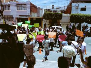 Protestan contra Blanca Alcalá durante Diálogo con los Universitarios
