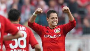 VIDEO: Chicharito anota y pone al Leverkusen en zona de Champions