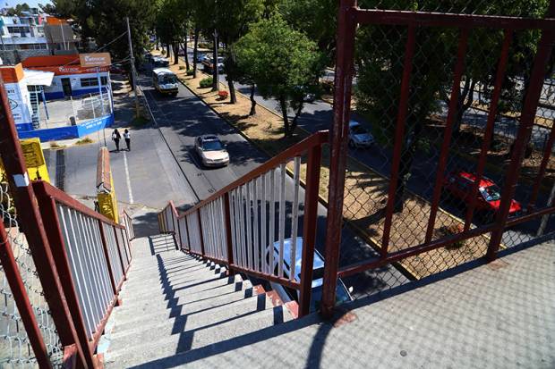 Prohíben la construcción de más puentes peatonales en Puebla